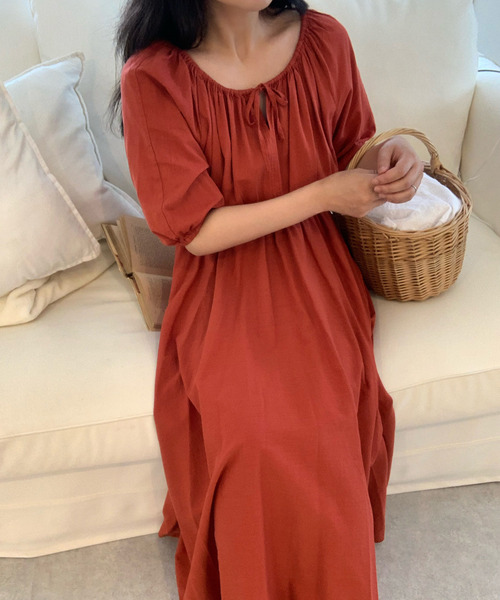 LAUIR（ラウアー）の「バルーンスリーブワンピース（ワンピース・レディース・ブラック/ホワイト/ライトグレー/テラコッタ/ライトベージュ/カーキ/ブルー・MEDIUM/LARGE/X-LARGE）」の5枚目の写真