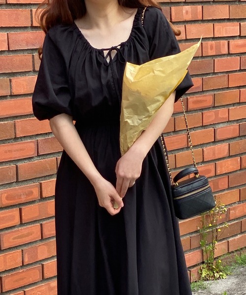 LAUIR（ラウアー）の「バルーンスリーブワンピース（ワンピース・レディース・ブラック/ホワイト/ライトグレー/テラコッタ/ライトベージュ/カーキ/ブルー・MEDIUM/LARGE/X-LARGE）」の21枚目の写真