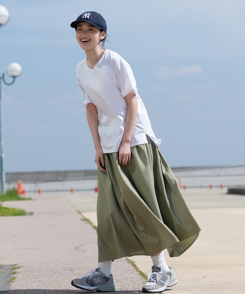 fort point(フォーポイント)の「【FORT POINT/フォートポイント】サイドスリットTシャツ(Tシャツ/カットソー・レディース・ホワイト/チャコールグレー/ブラック/グレー/サックスブルー/ミント/ピンク系その他/オレンジ系その他/ダークベージュ・LARGE/MEDIUM)」の11枚目の写真