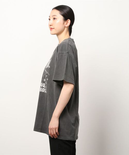 ムラサキスポーツ（ムラサキスポーツ）の「【ムラサキスポーツ別注】 KISS/キッス ビッグシルエット 古着風ロックTシャツ/ROCK Tシャツ  EP-MU001（Tシャツ/カットソー・レディース・ブラック/ホワイト・M/L）」の3枚目の写真