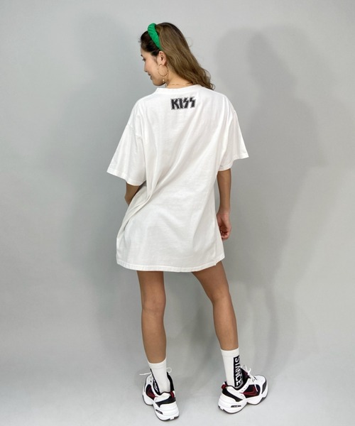 ムラサキスポーツ（ムラサキスポーツ）の「【ムラサキスポーツ別注】 KISS/キッス ビッグシルエット 古着風ロックTシャツ/ROCK Tシャツ  EP-MU001（Tシャツ/カットソー・レディース・ブラック/ホワイト・M/L）」の9枚目の写真