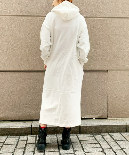 Kare/ME(カーミー)の「Kare/ME(カーミー)別注MY AD パーカーワンピース(ワンピース・レディース・ホワイト・FREE)」の4枚目の写真
