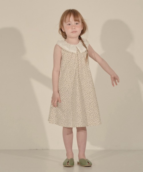 Lycee mine(リセマイン)の「コットンふりふりワンピース【デザイン2】(ワンピース・キッズ・ラベンダー/キナリ/ネイビー/エメラルド/ブラック/ベージュ/ライトブルー/アイボリー/マスタード・100cm/110cm/120cm/130cm/140cm)」の5枚目の写真