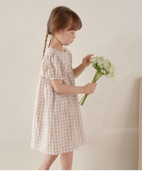 Lycee mine(リセマイン)の「コットンふりふりワンピース【デザイン2】(ワンピース・キッズ・ラベンダー/キナリ/ネイビー/エメラルド/ブラック/ベージュ/ライトブルー/アイボリー/マスタード・100cm/110cm/120cm/130cm/140cm)」の4枚目の写真