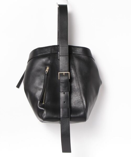 ALLSAINTS(オールセインツ)の「ANOUCK 2-IN-1 LEATHER BACKPACK | ANOUCK 2-IN-1 レザー バックパック(バックパック/リュック・レディース・グリーン系/ブラック・ONE SIZE)」の6枚目の写真