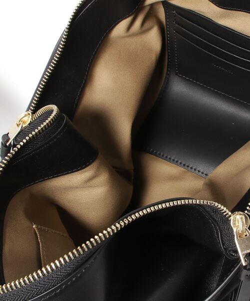 ALLSAINTS(オールセインツ)の「ANOUCK 2-IN-1 LEATHER BACKPACK | ANOUCK 2-IN-1 レザー バックパック(バックパック/リュック・レディース・グリーン系/ブラック・ONE SIZE)」の4枚目の写真