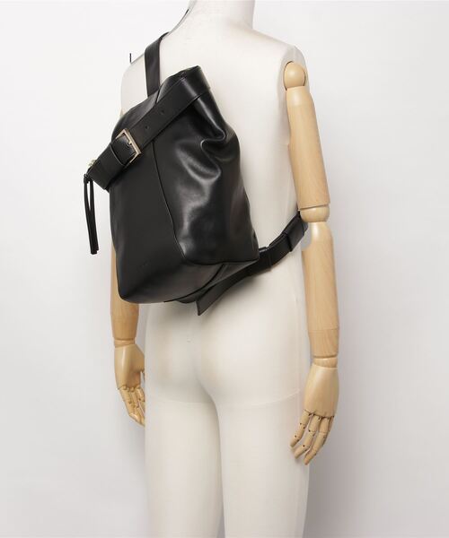 ALLSAINTS(オールセインツ)の「ANOUCK 2-IN-1 LEATHER BACKPACK | ANOUCK 2-IN-1 レザー バックパック(バックパック/リュック・レディース・グリーン系/ブラック・ONE SIZE)」の3枚目の写真