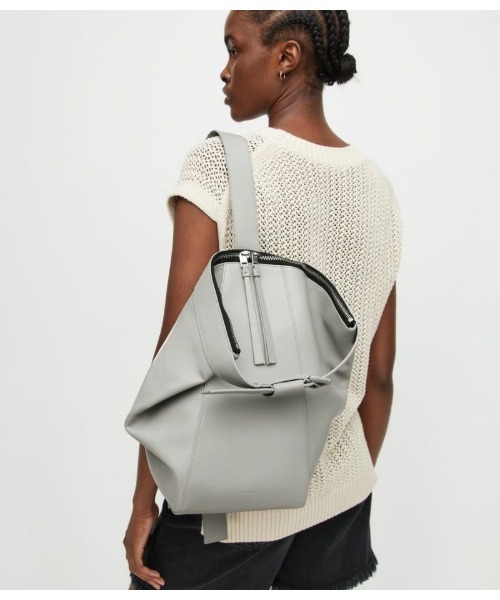 ALLSAINTS(オールセインツ)の「ANOUCK 2-IN-1 LEATHER BACKPACK | ANOUCK 2-IN-1 レザー バックパック(バックパック/リュック・レディース・グリーン系/ブラック・ONE SIZE)」の2枚目の写真
