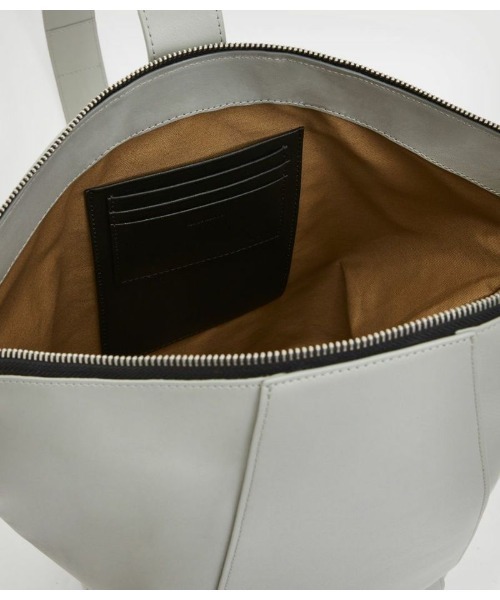 ALLSAINTS(オールセインツ)の「ANOUCK 2-IN-1 LEATHER BACKPACK | ANOUCK 2-IN-1 レザー バックパック(バックパック/リュック・レディース・グリーン系/ブラック・ONE SIZE)」の11枚目の写真