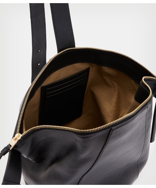 ALLSAINTS(オールセインツ)の「ANOUCK 2-IN-1 LEATHER BACKPACK | ANOUCK 2-IN-1 レザー バックパック(バックパック/リュック・レディース・グリーン系/ブラック・ONE SIZE)」の17枚目の写真