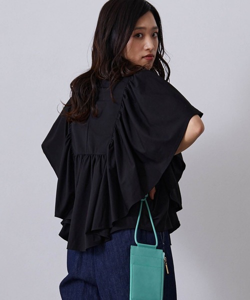 NICOLE white(ニコルホワイト)の「ペザント風フリルギャザーTEE(Tシャツ/カットソー・レディース・ブラック/イエロー/ブルー/レンガ・FREE)」の2枚目の写真