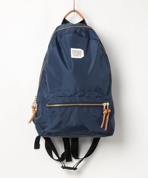 FREDRIK PACKERS(フレドリックパッカーズ)の「【W】【it】【FREDRIK PACKERS】420D DAY PACK(バックパック/リュック・レディース・ブラック/シルバーグレー/ホワイト/オリーブ/ネイビー/タン・FREE)」の1枚目の写真