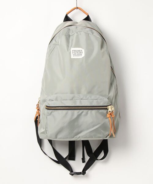 FREDRIK PACKERS(フレドリックパッカーズ)の「【W】【it】【FREDRIK PACKERS】420D DAY PACK(バックパック/リュック・レディース・ブラック/シルバーグレー/ホワイト/オリーブ/ネイビー/タン・FREE)」の4枚目の写真