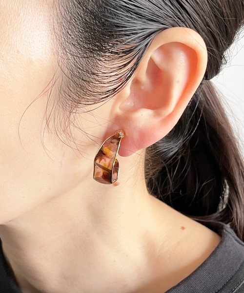 The Rule(ザルール)の「The Rule ザルール:Bumpy small hoop pierced ER;凹凸マーブル フープ イヤリング(イヤリング・レディース・ネイビー/ブラウン/カーキ・FREE)」の1枚目の写真