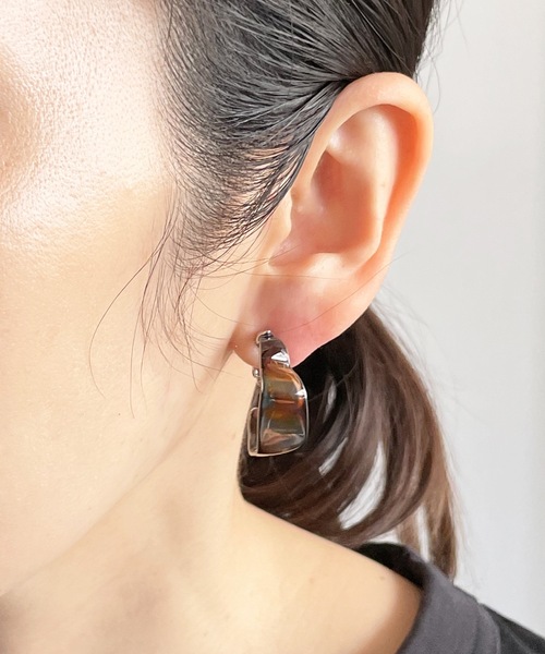 The Rule(ザルール)の「The Rule ザルール:Bumpy small hoop pierced ER;凹凸マーブル フープ イヤリング(イヤリング・レディース・ネイビー/ブラウン/カーキ・FREE)」の6枚目の写真