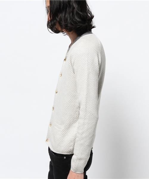 AMERICAN RAG CIE（アメリカンラグシー）の「AMERICAN RAG CIE ラーベン編みカーディガン（カーディガン/ボレロ・メンズ・オートミール/ネイビー・1/2）」の4枚目の写真