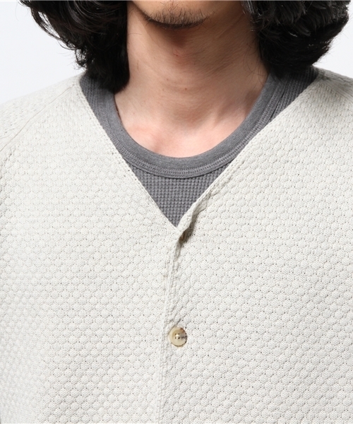 AMERICAN RAG CIE（アメリカンラグシー）の「AMERICAN RAG CIE ラーベン編みカーディガン（カーディガン/ボレロ・メンズ・オートミール/ネイビー・1/2）」の7枚目の写真