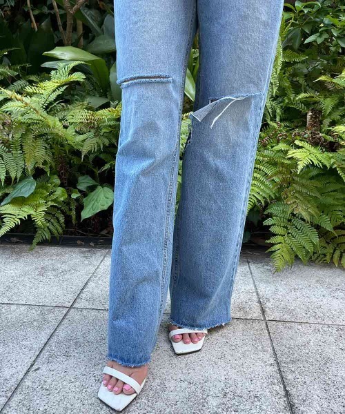 esutoreja(エストレジャ)の「ダメージルーズデニム(デニムパンツ・レディース・ブルー・S/M)」の6枚目の写真