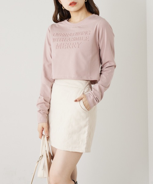 m*♡様 petico ペチコ ピンクベージュ×ホワイト L 難あり Chico（チコ）の「【2022AW】エンボスロゴチビロンT（Tシャツ