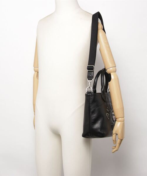 AVIREX（アヴィレックス）の「【直営店限定】バーシティー レザー ミニ トートバッグ/VARSITY LEATHER MINI TOTE BAG（トートバッグ・レディース・ブラック・F）」の5枚目の写真