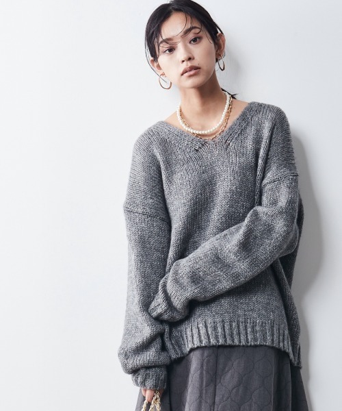 CHIC STYLE(シックスタイル)の「<大きいサイズ>Vネックヘアリーニットプルオーバー シックスタイル(ニット/セーター・レディース・グレー/モカ・5L/8L/4L/6L/L/LL/3L)」の4枚目の写真