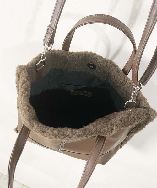 DEVICE(デバイス)の「FAVORI ムートン風 2WAY トート バッグ(トートバッグ・レディース・アイボリー/ブラック/キャメル/ブラウン・FREE)」の11枚目の写真