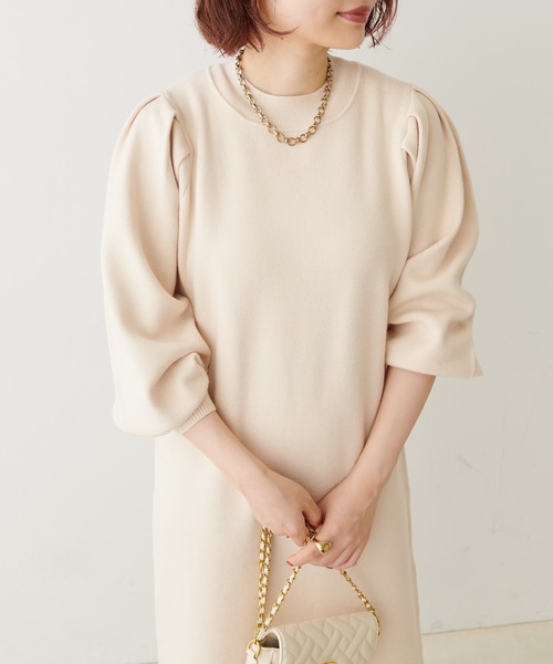 natural couture（ナチュラルクチュール）の「ボリュームスリーブニットワンピース（ワンピース・レディース・モカ/オレンジ/ブラック/グレイッシュベージュ/カーキ/オフホワイト・FREE）」の2枚目の写真