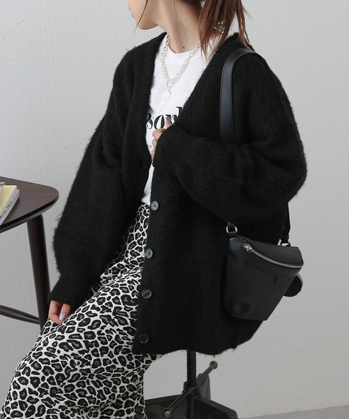 COLONY 2139（コロニートゥーワンスリーナイン）の「起毛Vネックルーズカーディガン（カーディガン/ボレロ・レディース・ブラック/グレー/オフホワイト・FREE）」の2枚目の写真