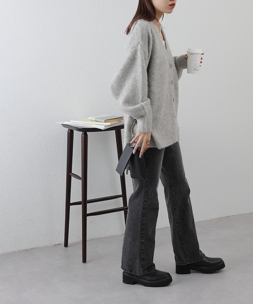 COLONY 2139（コロニートゥーワンスリーナイン）の「起毛Vネックルーズカーディガン（カーディガン/ボレロ・レディース・ブラック/グレー/オフホワイト・FREE）」の7枚目の写真