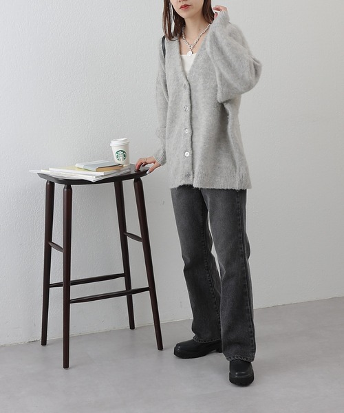 COLONY 2139（コロニートゥーワンスリーナイン）の「起毛Vネックルーズカーディガン（カーディガン/ボレロ・レディース・ブラック/グレー/オフホワイト・FREE）」の15枚目の写真