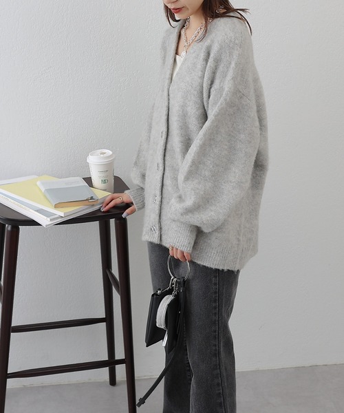 COLONY 2139（コロニートゥーワンスリーナイン）の「起毛Vネックルーズカーディガン（カーディガン/ボレロ・レディース・ブラック/グレー/オフホワイト・FREE）」の4枚目の写真