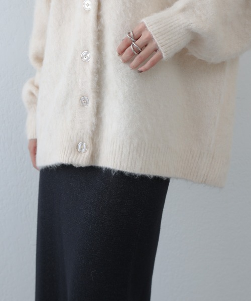 COLONY 2139（コロニートゥーワンスリーナイン）の「起毛Vネックルーズカーディガン（カーディガン/ボレロ・レディース・ブラック/グレー/オフホワイト・FREE）」の14枚目の写真