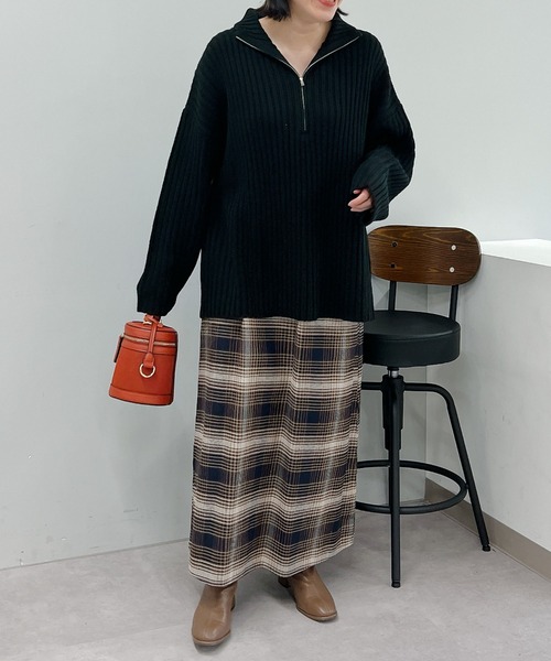 un dix cors（アンディコール）の「旬なデザイン　ハイネックハーフZIPニットプルオーバー（ニット/セーター・レディース・レッド/ブラック/ライトベージュ・FREE）」の12枚目の写真