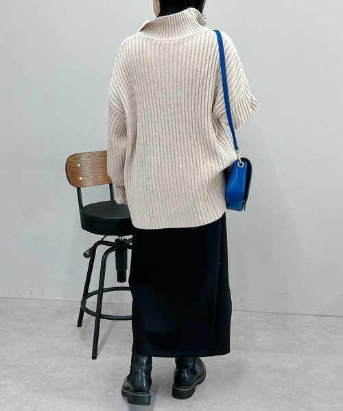 un dix cors（アンディコール）の「旬なデザイン　ハイネックハーフZIPニットプルオーバー（ニット/セーター・レディース・レッド/ブラック/ライトベージュ・FREE）」の21枚目の写真