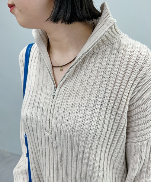 un dix cors（アンディコール）の「旬なデザイン　ハイネックハーフZIPニットプルオーバー（ニット/セーター・レディース・レッド/ブラック/ライトベージュ・FREE）」の22枚目の写真
