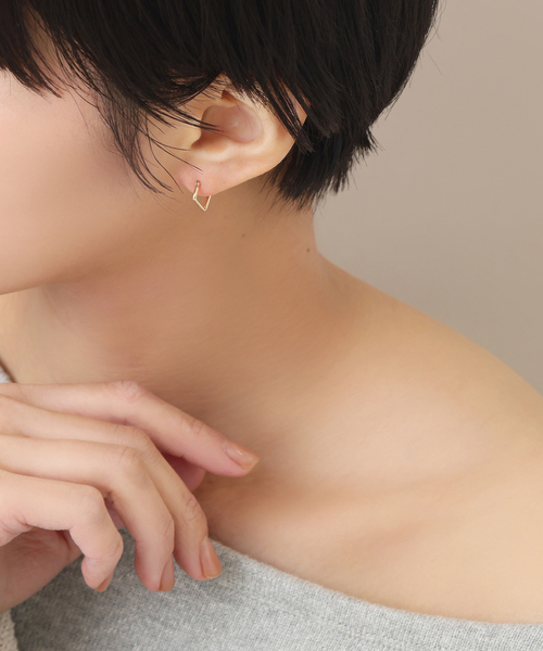 Lilas（リラ）の「トライアングルスモールピアス K10（両耳）（ピアス