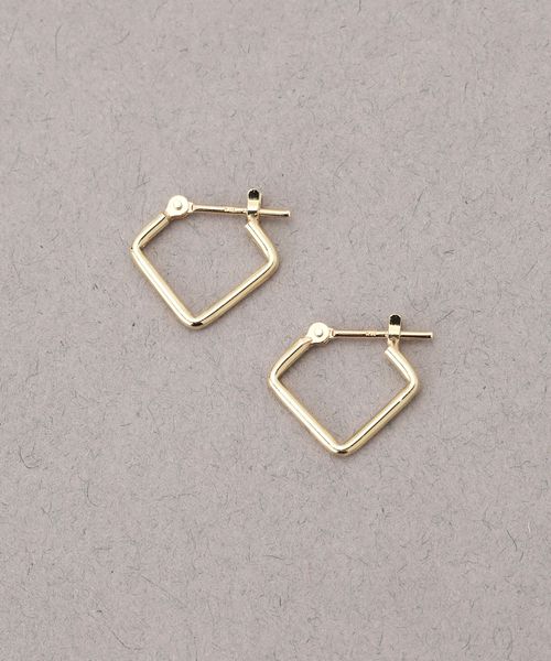 Lilas（リラ）の「トライアングルスモールピアス K10（両耳）（ピアス