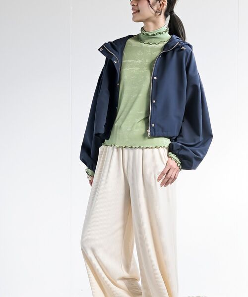 ボリューム袖ショートマウンテンパーカー（マウンテンパーカー