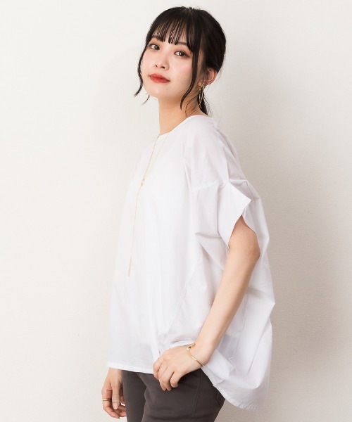 atONE(アットワン)の「atONE 透け感ローン変形ドルマンプルオーバー 半袖(シャツ/ブラウス・レディース・ブラック/オフホワイト/ベージュ・M-L/4L~5L/LL~3L)」の5枚目の写真
