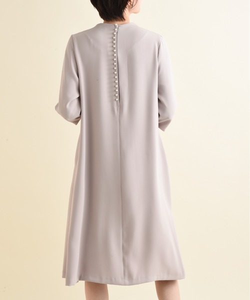 anana(アナナ)の「【anana】後パール付きワンピース(ワンピース・レディース・ブラック/グレイッシュベージュ・FREE)」の8枚目の写真