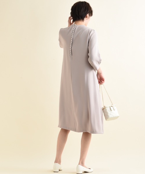 anana(アナナ)の「【anana】後パール付きワンピース(ワンピース・レディース・ブラック/グレイッシュベージュ・FREE)」の5枚目の写真