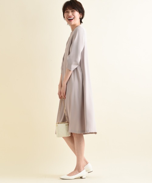 anana(アナナ)の「【anana】後パール付きワンピース(ワンピース・レディース・ブラック/グレイッシュベージュ・FREE)」の4枚目の写真