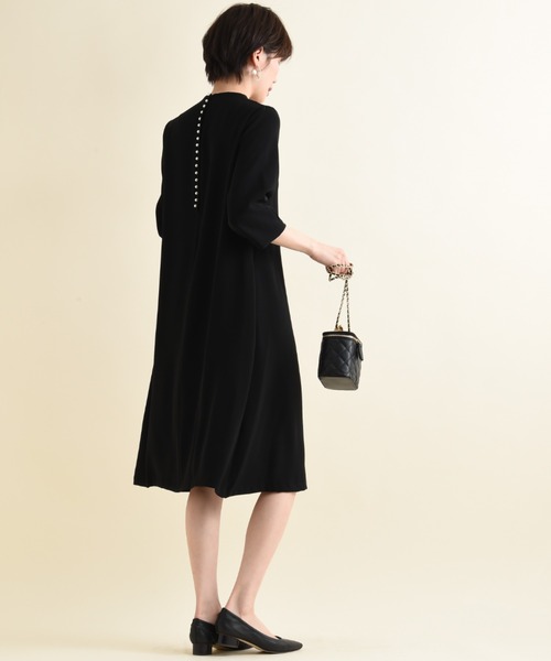 anana(アナナ)の「【anana】後パール付きワンピース(ワンピース・レディース・ブラック/グレイッシュベージュ・FREE)」の21枚目の写真