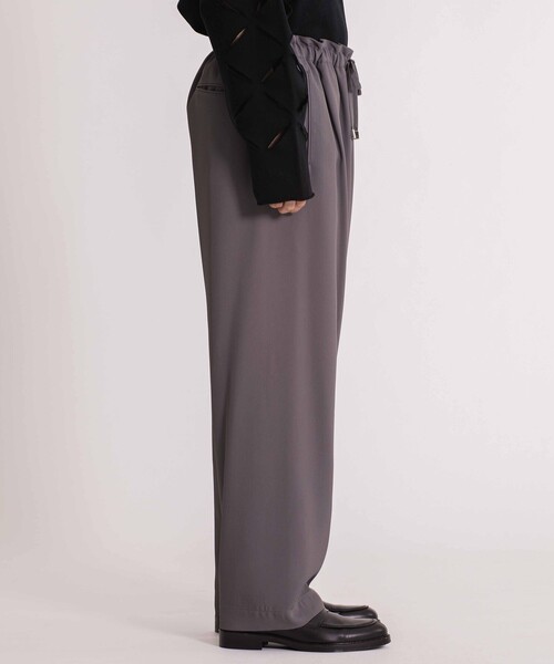 UNITED TOKYO（ユナイテッドトウキョウ）の「COLD DRY スーパーワイドパンツ（その他パンツ・メンズ・ネイビー/オフホワイト/ダークグレー・1/2）」の19枚目の写真