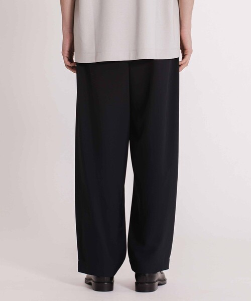 UNITED TOKYO（ユナイテッドトウキョウ）の「COLD DRY スーパーワイドパンツ（その他パンツ・メンズ・ネイビー/オフホワイト/ダークグレー・1/2）」の11枚目の写真