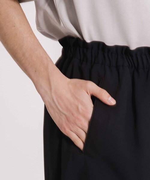 UNITED TOKYO（ユナイテッドトウキョウ）の「COLD DRY スーパーワイドパンツ（その他パンツ・メンズ・ネイビー/オフホワイト/ダークグレー・1/2）」の7枚目の写真