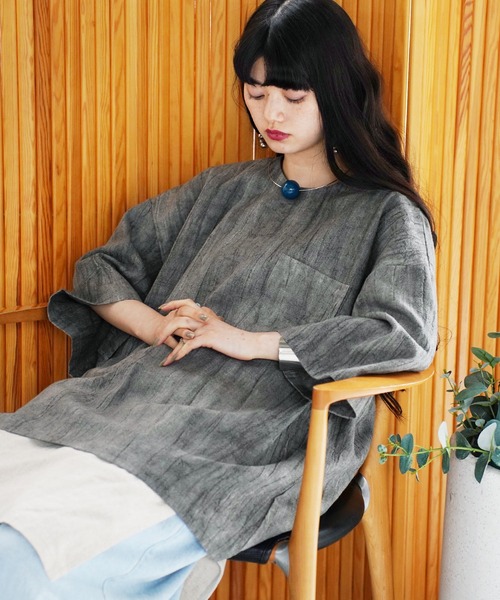 Aphlotus（アプロタス）の「オーバーダイ リネン ショートスリーブ プルオーバー（Tシャツ/カットソー・メンズ・グレイッシュベージュ/ブラック/スミクロ/ベージュ・MEDIUM/LARGE）」の3枚目の写真