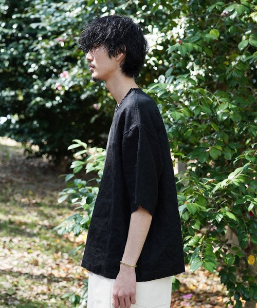 Aphlotus（アプロタス）の「オーバーダイ リネン ショートスリーブ プルオーバー（Tシャツ/カットソー・メンズ・グレイッシュベージュ/ブラック/スミクロ/ベージュ・MEDIUM/LARGE）」の22枚目の写真