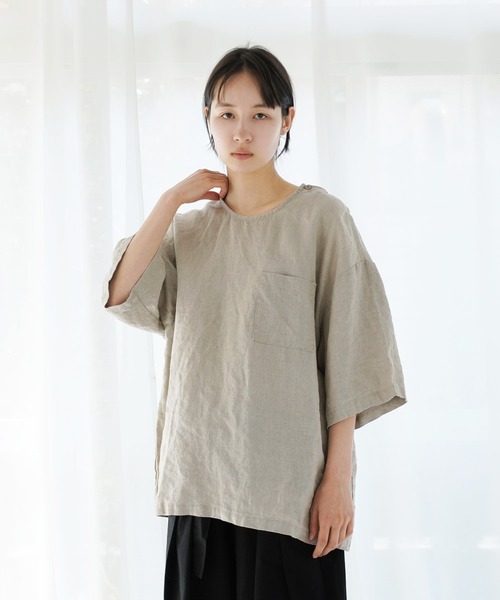 Aphlotus（アプロタス）の「オーバーダイ リネン ショートスリーブ プルオーバー（Tシャツ/カットソー・メンズ・グレイッシュベージュ/ブラック/スミクロ/ベージュ・MEDIUM/LARGE）」の6枚目の写真