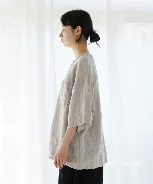 Aphlotus（アプロタス）の「オーバーダイ リネン ショートスリーブ プルオーバー（Tシャツ/カットソー・メンズ・グレイッシュベージュ/ブラック/スミクロ/ベージュ・MEDIUM/LARGE）」の10枚目の写真